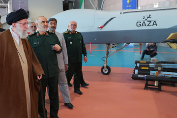 Imam Khamenei visited IRGC’s Aerospace Univ.